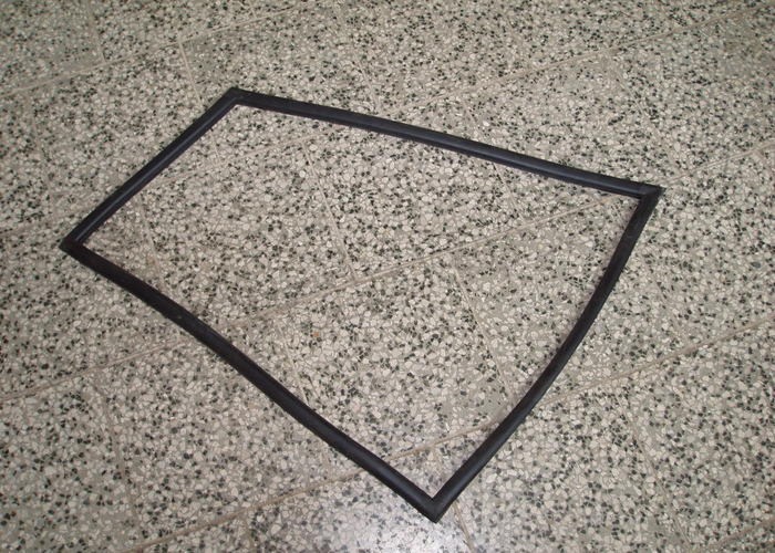 Okenní těsnění pravých dveří horní - Zetor URI