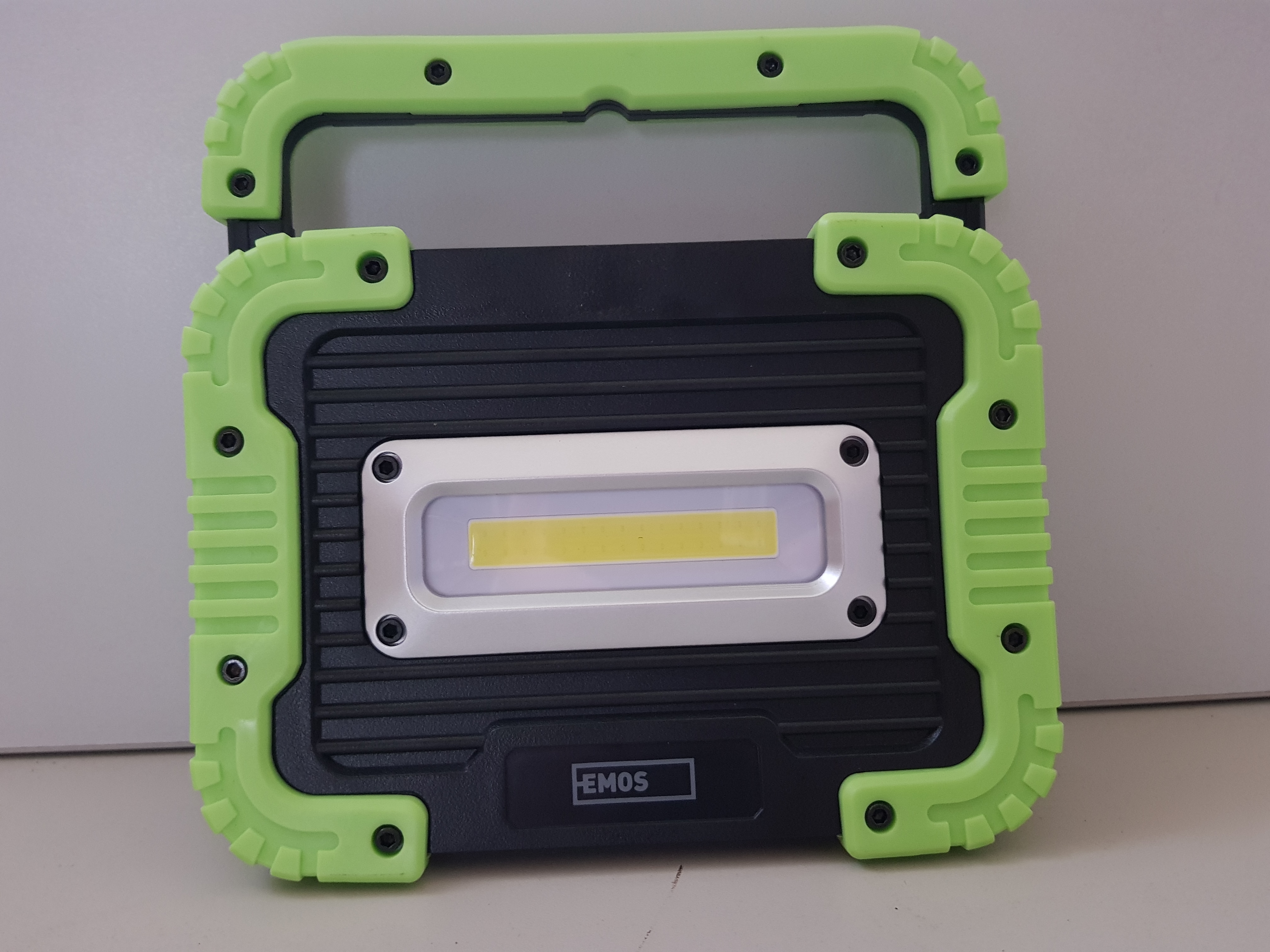 Nabíjecí reflektor LED (P4533 + COB LED) se stativem 
