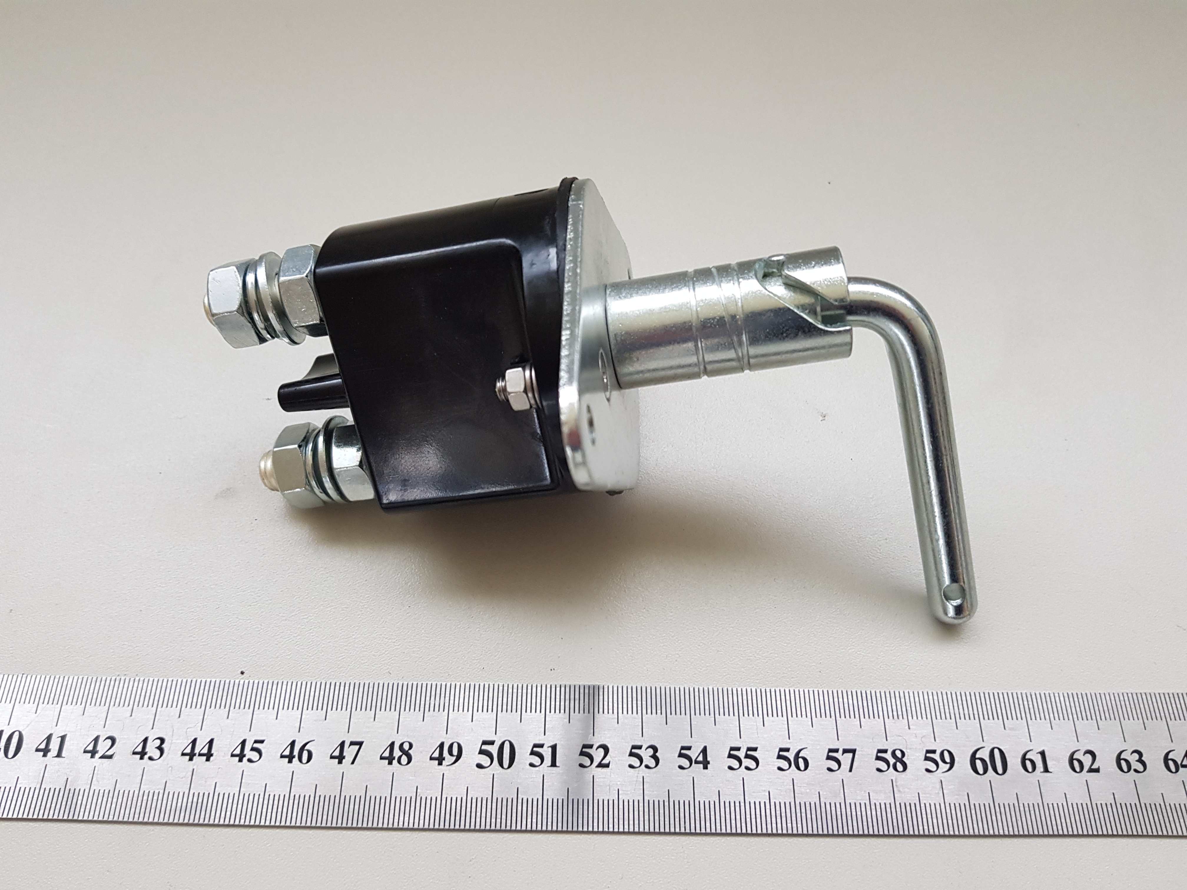 HELLA - Robustní odpojovač baterie 2500A/5000A