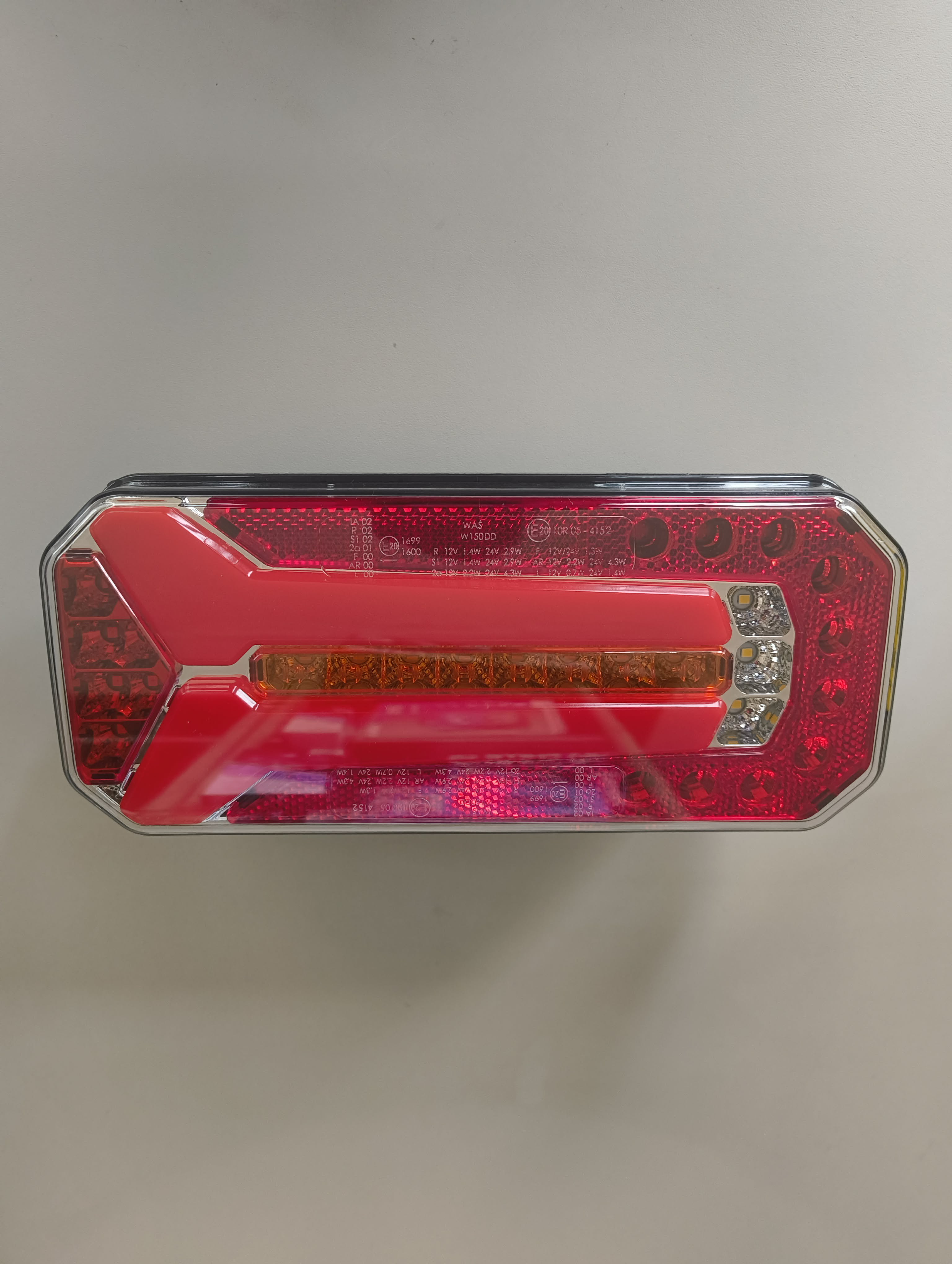 Multifunkční zadní světlo LED, 12/24 V, obdélníkové, 236x104x61,5 mm, 5pólové