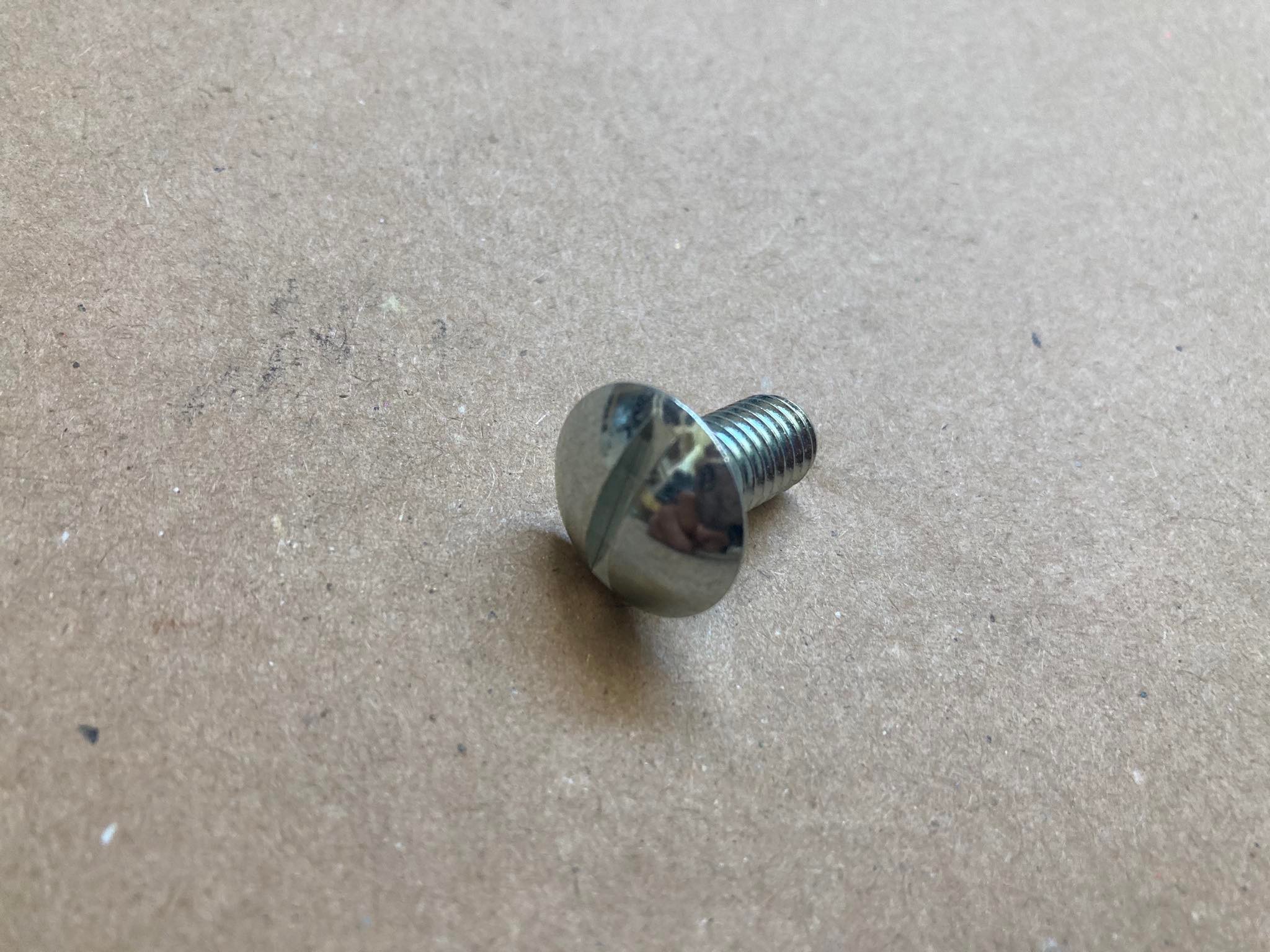 Šroub přístrojové desky M8x15 - Zetor