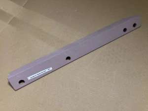 Úhelník levý závěs - Zetor 25 A/K