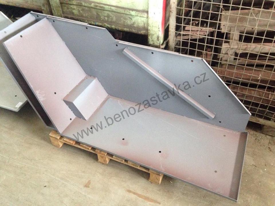 Pravý zadní blatník s kapsou pro sedadlo spolujezdce - Zetor 5611 až 6911