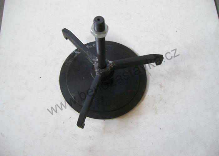 Stahovák dvojúčelové spojky - Zetor