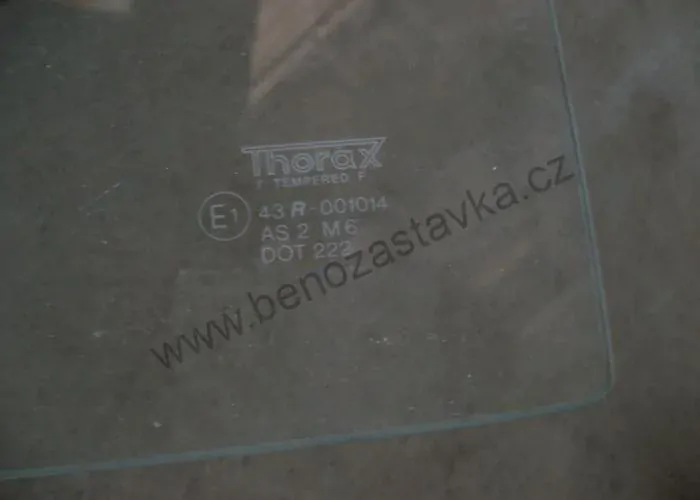 Sklo boční zadní - Zetor URI