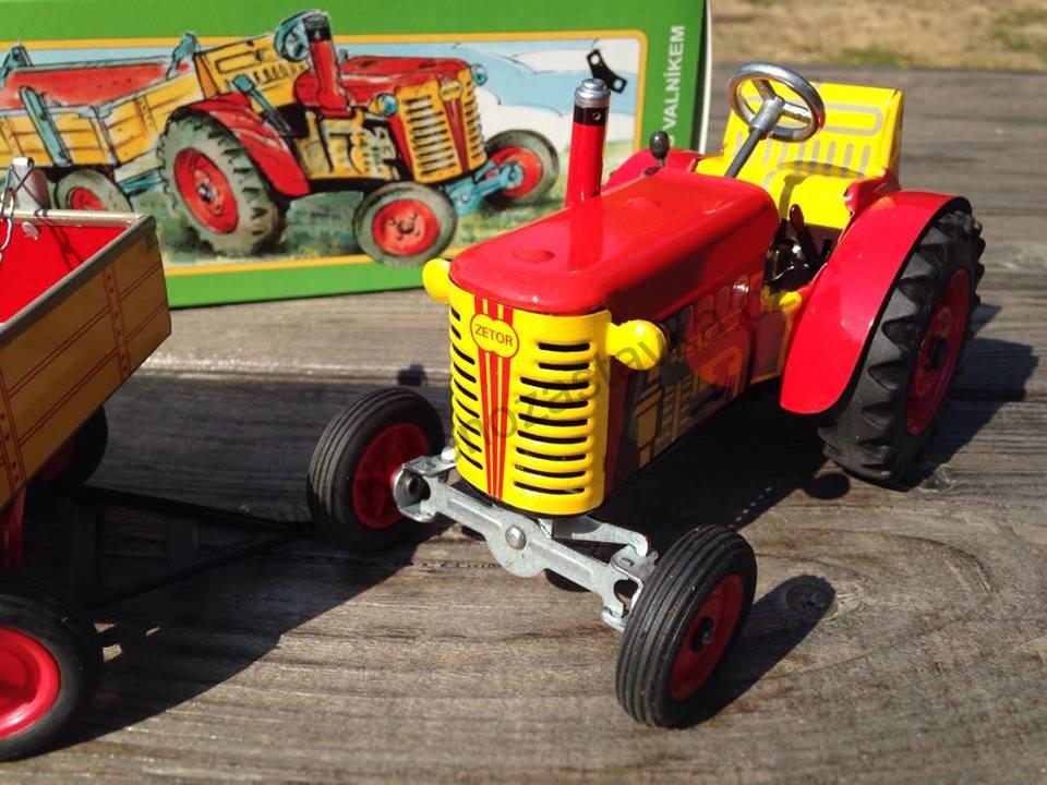 Plechový model traktor ZETOR 25 s valníkem červený - kovové disky - KOVAPCZ