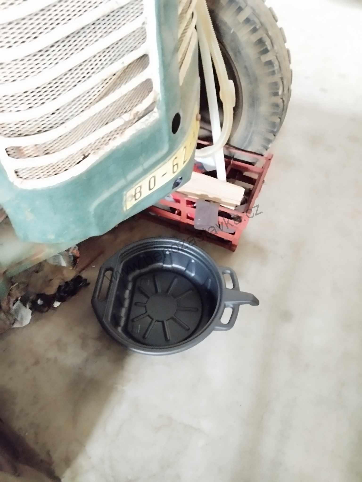 Vypouštěcí vana oleje 8l