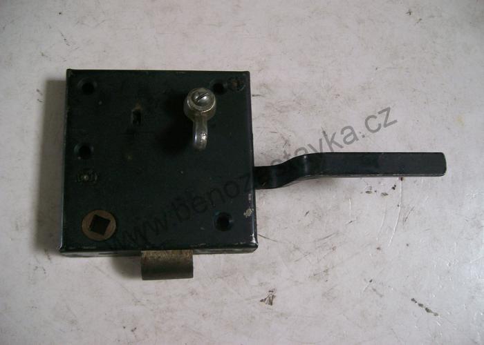 Zámek pravý - Zetor URI, URII