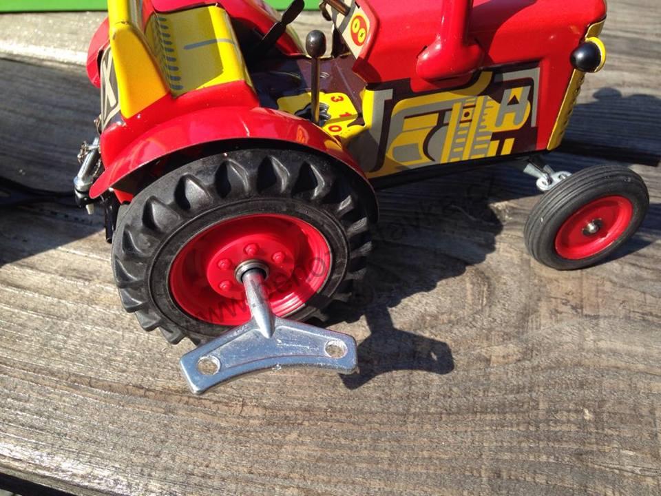 Plechový model traktor ZETOR 25 s valníkem červený - kovové disky - KOVAPCZ
