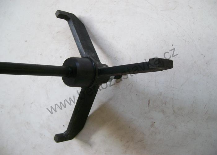 Stahovák dvojúčelové spojky - Zetor