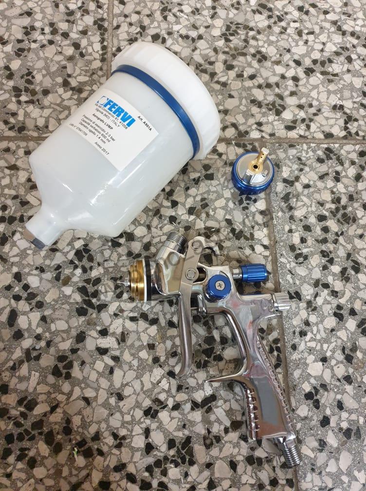 FERVI Vzduchová stříkací pistole pro gravitační plnění