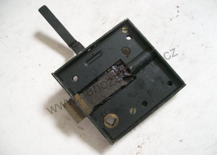 Zámek pravý - Zetor URI, URII