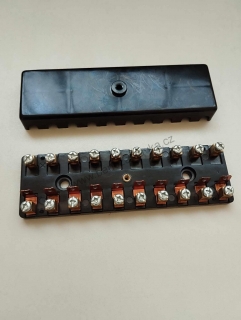 Pojistková skříňka 10 poloh, 150x45x25 - Zetor